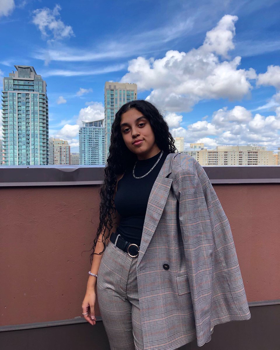 Selena Zuri tweet media