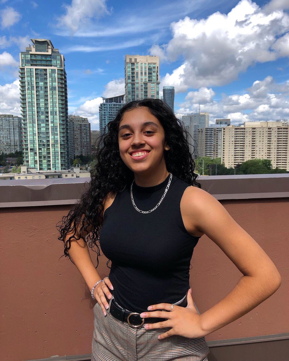 Selena Zuri tweet media