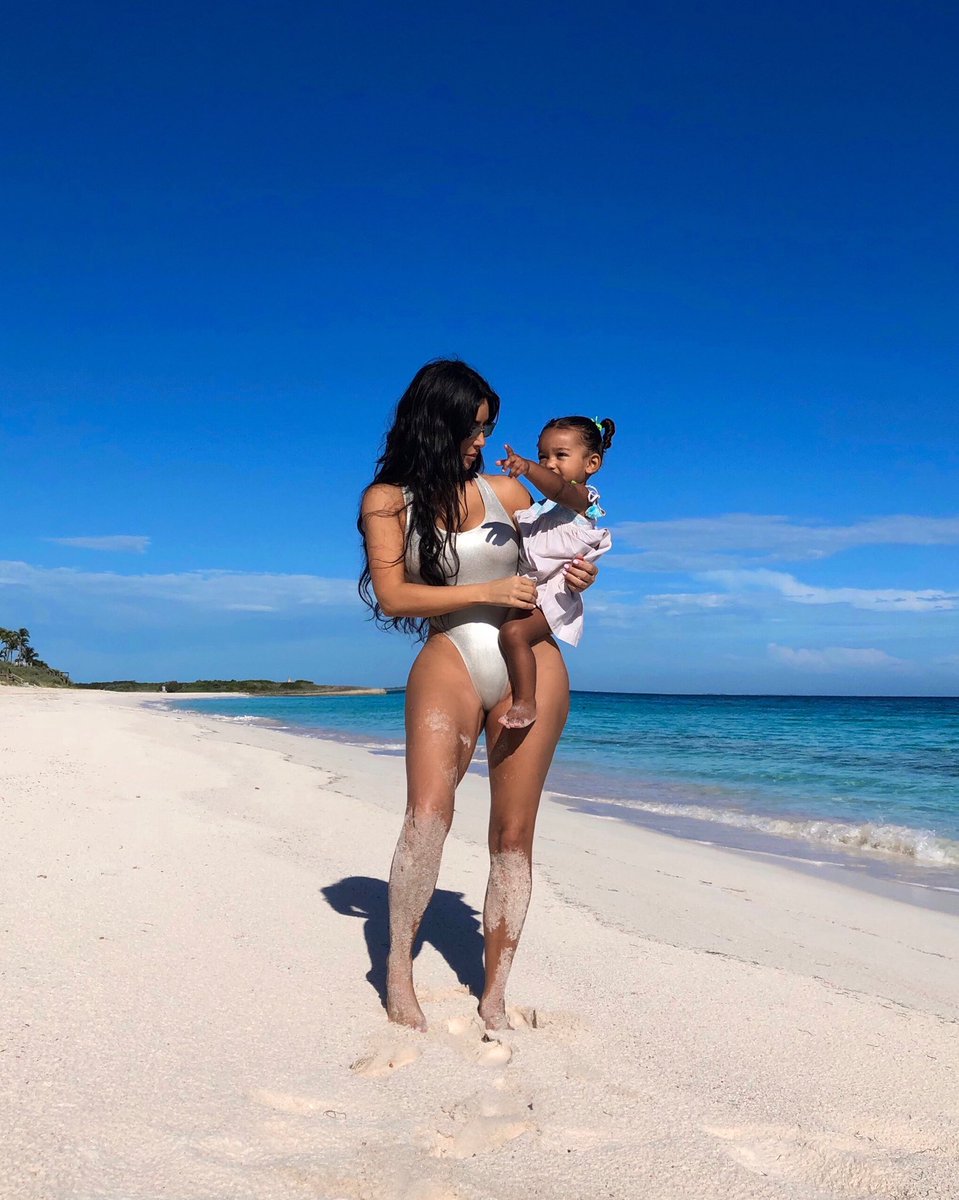 KimKardashian's tweet photo. Me and my Chi Chi https://t.co/sVjc48g59E
