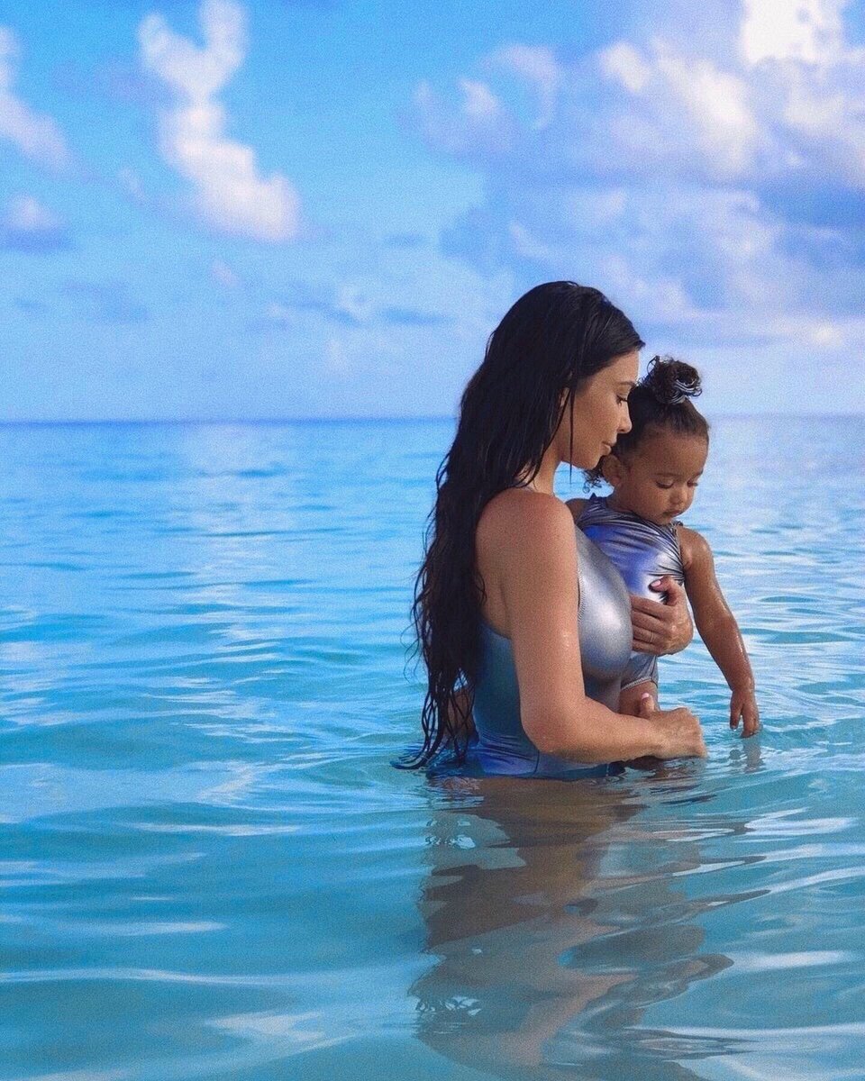 KimKardashian's tweet photo. Me and my Chi Chi https://t.co/sVjc48g59E