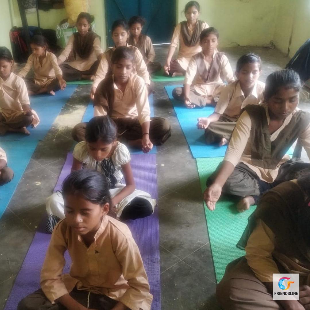 FriendslineIntl's tweet photo. #tbt to a mindfulness session held in Mandwa with a new set of girls learning the principles of tuning into the #present 💆‍♀️

#mindfulness #meditate #mentalhealth #mentalhealthawareness #health #healing #selfcare #selfdevelopment #educate #develop https://t.co/PcLsqijf3t
