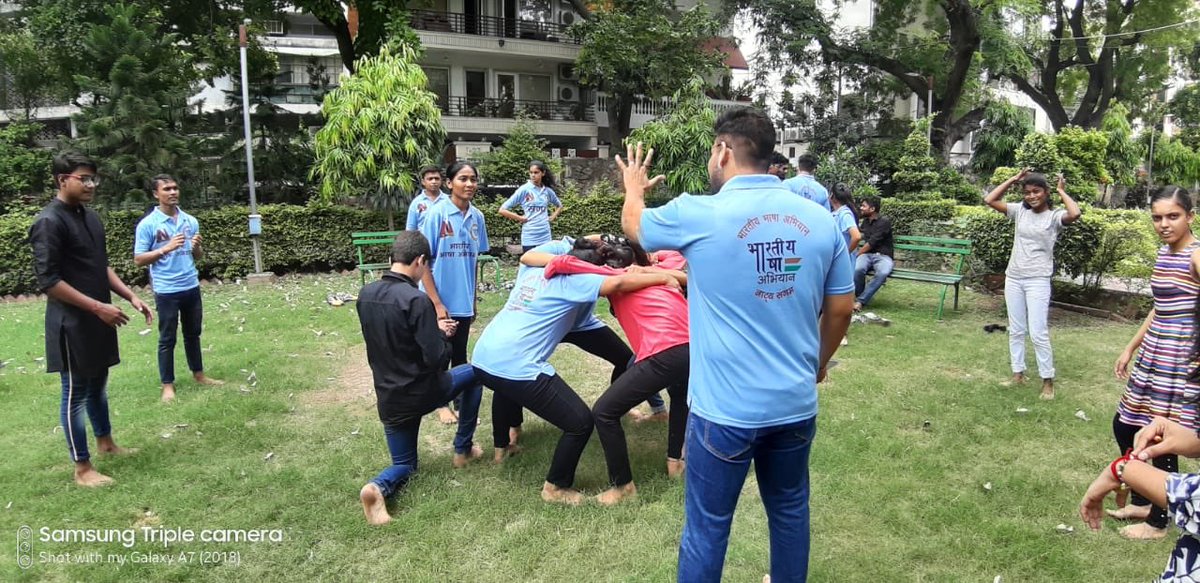 भारतीय भाषा अभियान से जुड़े सभी कलाकारों ने आज ख़ूब जोश के साथ अभ्यास किया और नाटक की प्रस्तुति करी । गर्व है सबपर 💪🙏 <a href="/raghav_chadha/">Raghav Chadha</a> <a href="/ArvindKejriwal/">Arvind Kejriwal</a> <a href="/msisodia/">Manish Sisodia</a> <a href="/LambaAlka/">Alka Lamba 🇮🇳</a>
