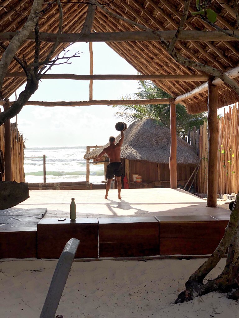 dchavar's tweet image. An early workout 🏋🏻‍♂️ can give you that extra boost of energy to help you conquer an action packed itinerary! You’ll be surprised what cool gyms and killer views you can find! Unl Data with #SimpleGlobal lets you search the nearest gyms 😉
#TMobileWingman #TeamMagenta #DreamTM 💪🏼