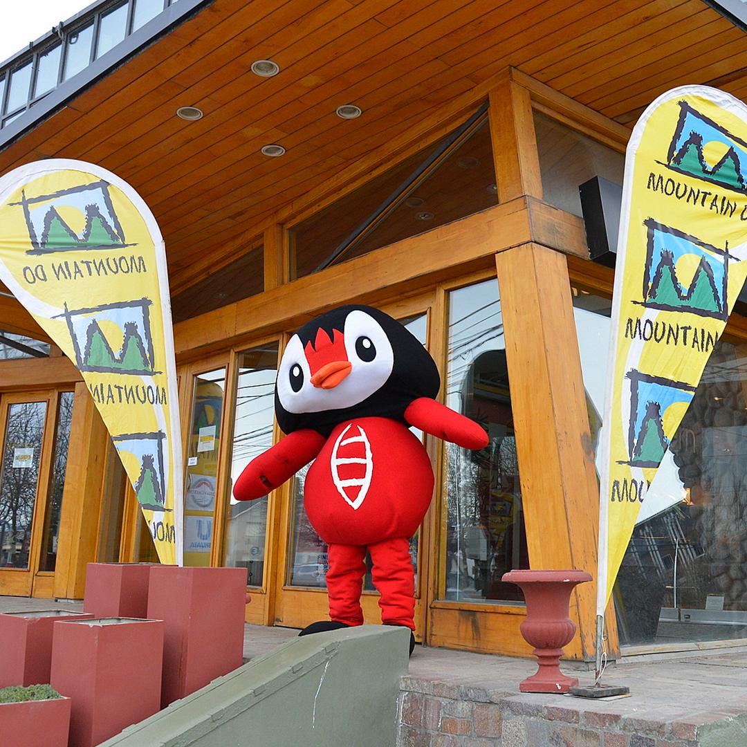 UsupinUshuaia's tweet photo. ¡Esto fue el #MountainDo! El sábado estuve en la inscripción de la carrera en el @AlbatrosUshuaia y hoy, bien tempranito, con mi amigo @KrundiCastor alentamos a los corredores en la largada, en @Cerro_Castor. ¡Felicitaciones a todos los que participaron!
#SoyUsupin #MountainDo https://t.co/uuOZlR7w8B