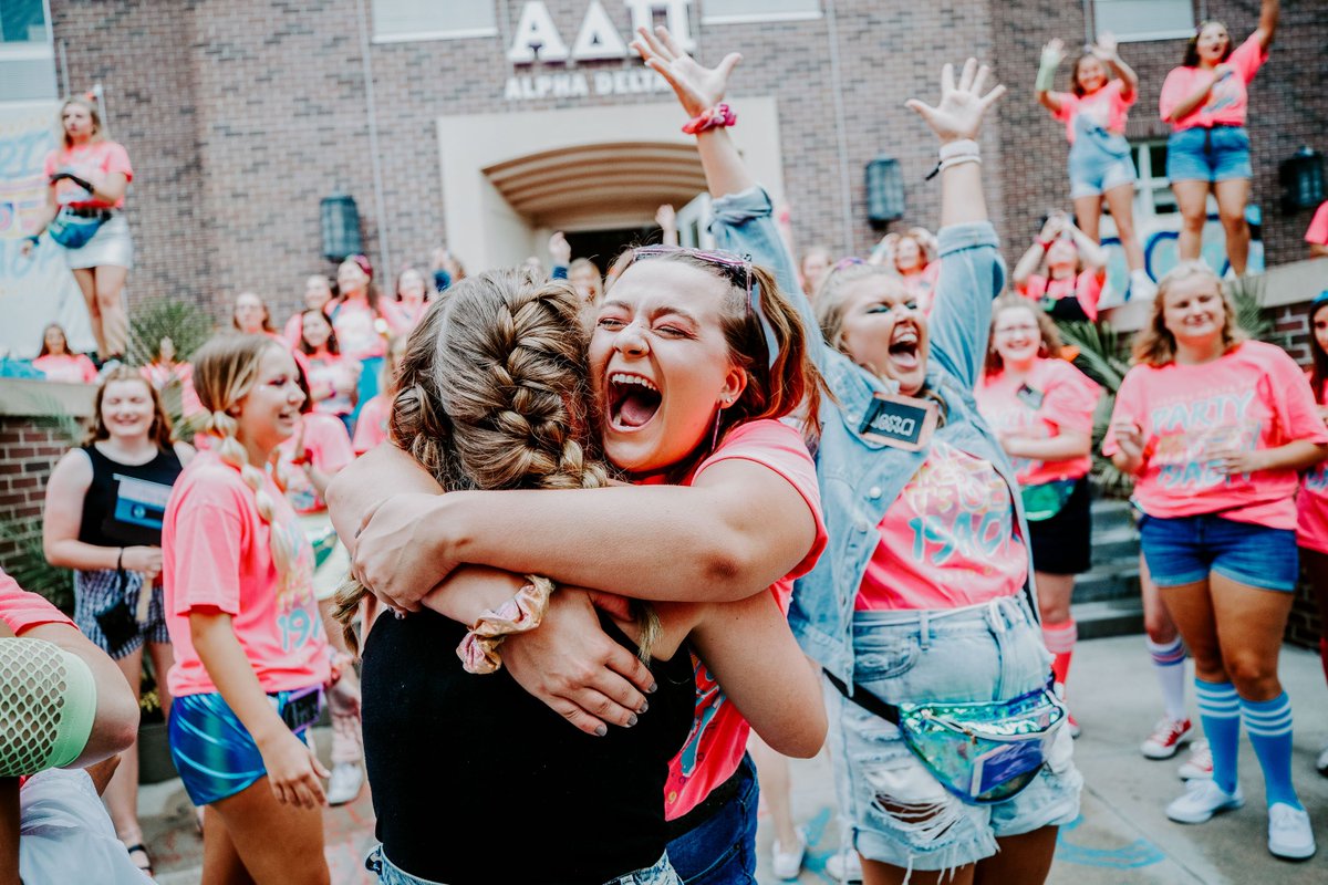 UNLincoln's tweet photo. Bid day feels ✨ #UNL https://t.co/JEA8Q1fkWb
