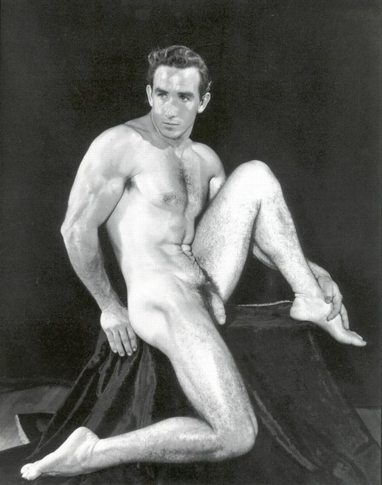 creatureblackl1's tweet photo. Tom Matthews [Photos by Athletic Model Guild, Bruce of Los Angeles and Fred Kovert aka Kovert of Hollywood] Los Angeles, 1951 and later #tommatthews #fredkovert #kovertofhollywood #bruceoflosangeles #athleticmodelguild #vintagemen #gay #vintagegay https://t.co/Xco2Yo6Jh8
