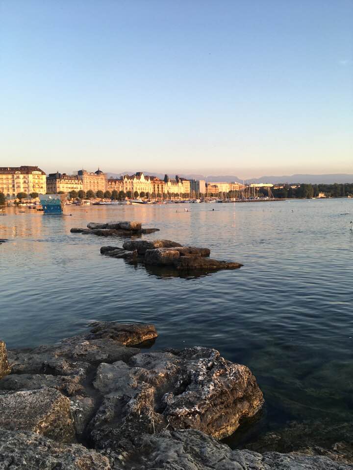 guevamp's tweet photo. #LesAubes
#BainsdesPâquis
#Geneva
#shanti https://t.co/bPJ50ht7mN