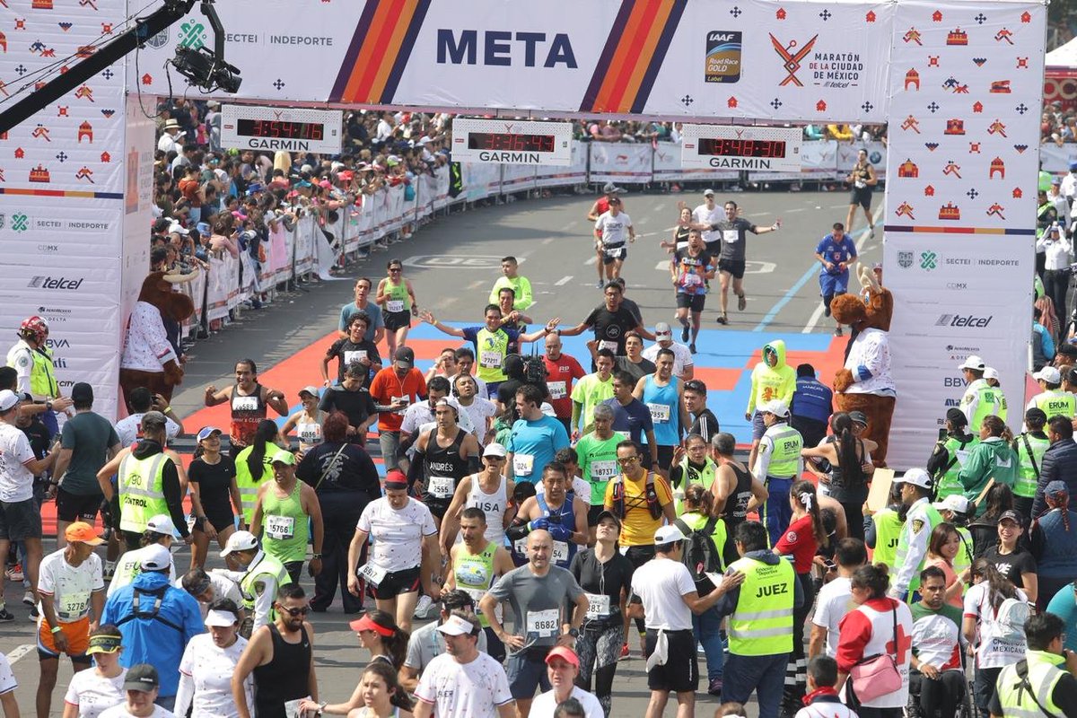 Reforma's tweet photo. Y siguen llegando a la meta del #MaratónCDMX2019  https://t.co/DuCurRDPFI

📸 @JLRamirezCANCHA https://t.co/Ym2Myx54OU