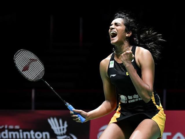 enthusiavjti's tweet photo. PV Sindhu defeated Japan's Nozomi Okuhara in straight games 21-7, 21-7 to lift the women's singles title and becomes first Indian to win World Badminton Championships gold.
#PVSindhu #NozomiOkuhara #BWFWorldChampionships 
#badminton #Gopichand https://t.co/s5v8ndbRS1