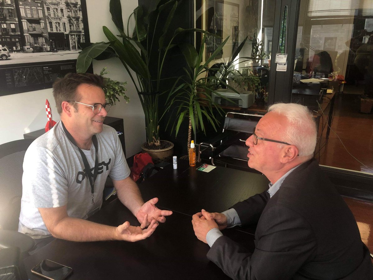 MediaJPS's tweet photo. Campagne électorale pour la mairie du Plateau Mont-Royal.

Longue rencontre avec Claude Rainville,  directeur général de la Société de développement de l'Avenue du Mont-Royal.

Être à l'écoute des commerçants, c'est important.

#PlateauMR #polmtl https://t.co/7qQPe0duyU
