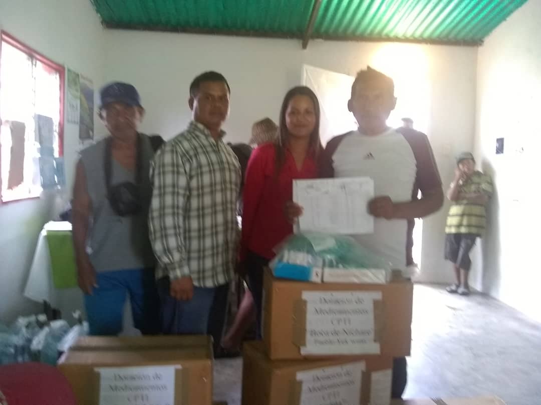 ISP_Bolivar's tweet photo. #25Ago Dirección de Salud Indígena del ISP atendiendo a nuestros hermanos @NicolasMaduro @MPPSalud @JustoNogueraP @mbermudez_21 @Prensa_GoBol @sec_gob #VenezuelaUnidaYProductiva #VenezuelaBellaConPoderPopular https://t.co/DLjPjtUtSo