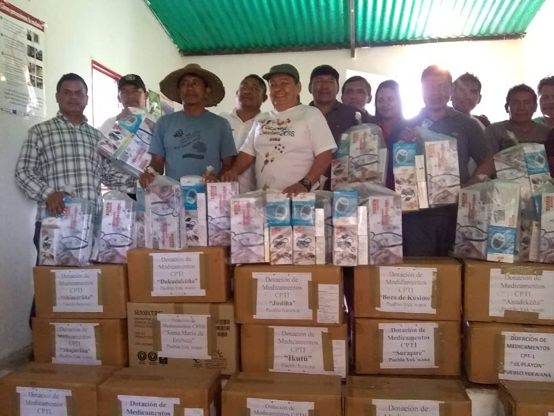 ISP_Bolivar's tweet photo. #25Ago Dirección de Salud Indígena del ISP atendiendo a nuestros hermanos @NicolasMaduro @MPPSalud @JustoNogueraP @mbermudez_21 @Prensa_GoBol @sec_gob #VenezuelaUnidaYProductiva #VenezuelaBellaConPoderPopular https://t.co/DLjPjtUtSo