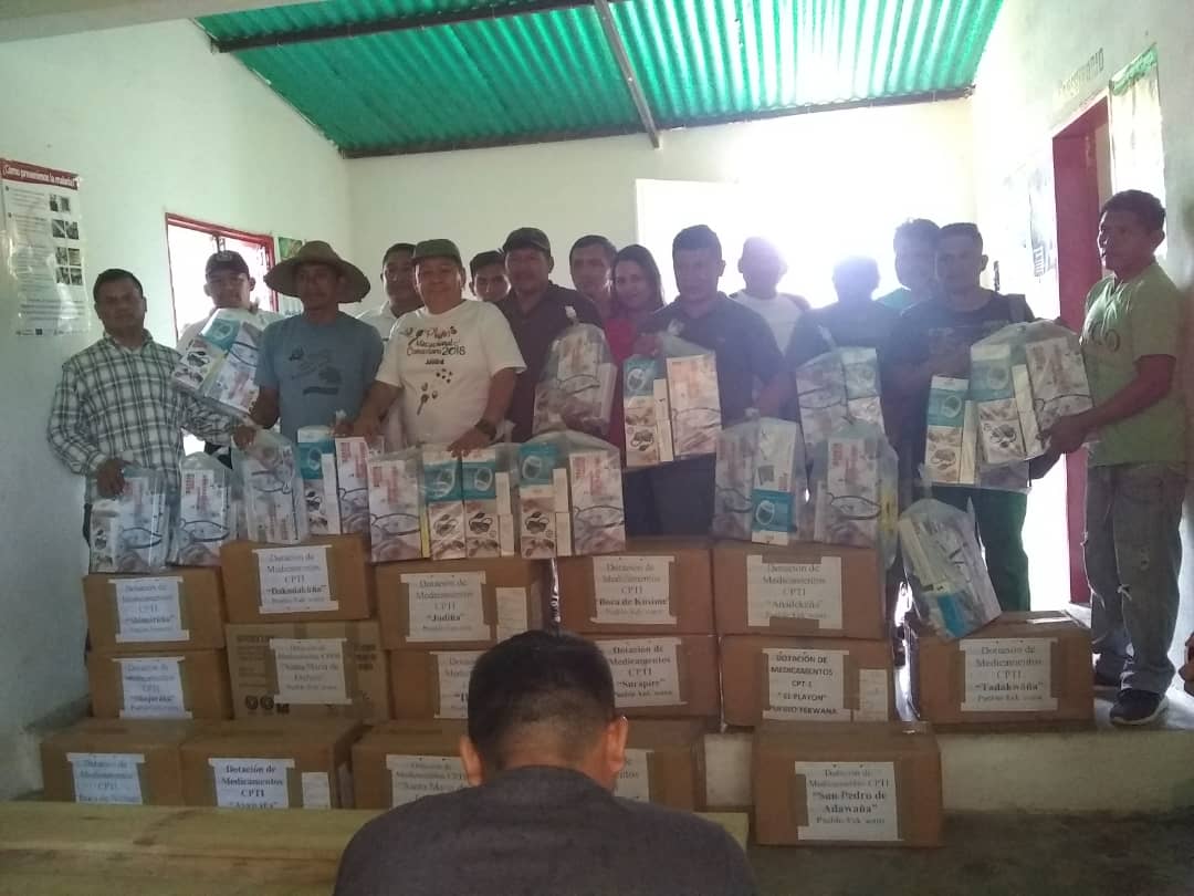 ISP_Bolivar's tweet photo. #25Ago Dirección de Salud Indígena del ISP atendiendo a nuestros hermanos @NicolasMaduro @MPPSalud @JustoNogueraP @mbermudez_21 @Prensa_GoBol @sec_gob #VenezuelaUnidaYProductiva #VenezuelaBellaConPoderPopular https://t.co/DLjPjtUtSo