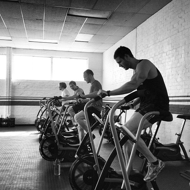 LukeArnoldFans's tweet photo. Here is unseen photo of #TobyStephen #LukeArnold #TomHopper at Roark Gym. Never skip leg days! #SundayLoot #BlackSails #FathomsDeep
Credits to Roarks Gym for providing this photo. https://t.co/8ZEcfLdtzJ