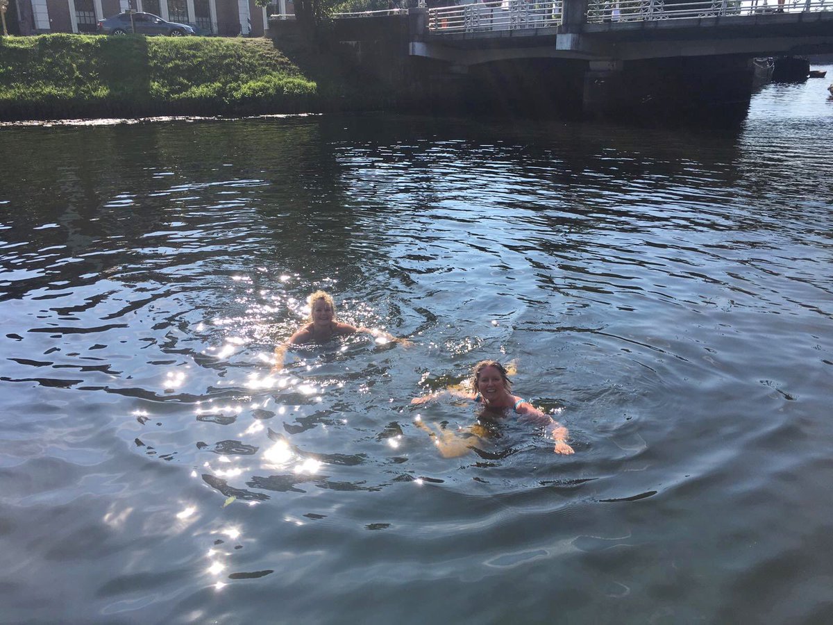 Heerlijke middag OP en IN de Zwolse grachten 😊👙💦🏄🏻‍♀️ Dank je wel <a href="/HiawathaActief/">Hiawatha Actief</a> voor de foto’s en de goede verzorging !