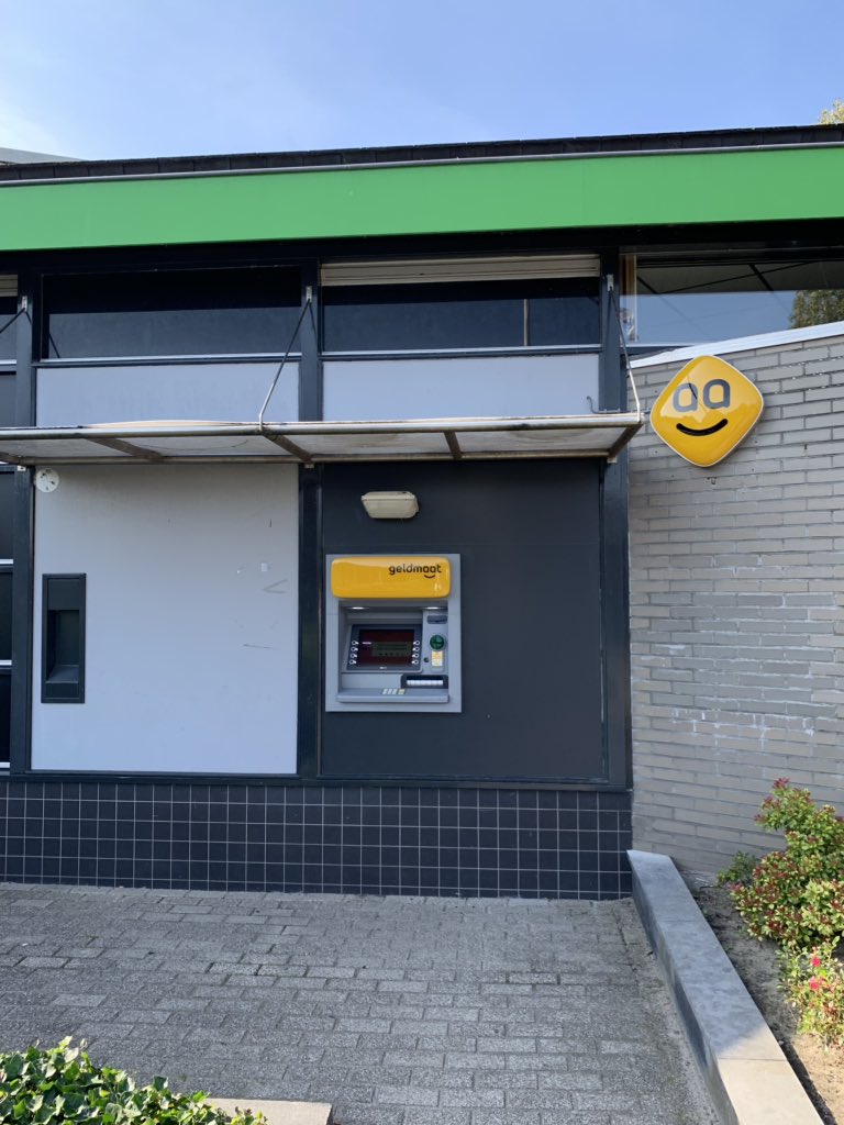 JolandeRezel's tweet photo. Deze week is de #geldautomaat in Oudega verwisseld voor een #Geldmaat. In 2019 en 2020 maken de geldautomaten van ABN, ING en #Rabobank plaats voor automaten van Geldmaat. Ze worden gelijkmatiger over NL verspreid zodat iedereen gemakkelijk #geld kan blijven #opnemen en #storten. https://t.co/35B61MjleW
