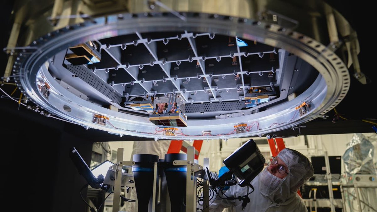 RyanBellGuide's tweet image. Brookhaven National Lab has finished construction on the 3.2 #gigapixel #SensorArray for the world’s largest #camera, which is ready to take photos of life, the universe, and everything

The world’s biggest camera is ready to #photograph the universe buff.ly/2Hpj3R0