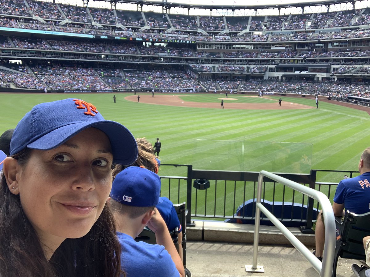 DrMeliCastillo's tweet photo. Up close and personal with the @mets !!! #gomets #metsvsbraves 

Last day before the semester begins!!!
#treatyourself #metsstadium https://t.co/FVpXmOeLzR