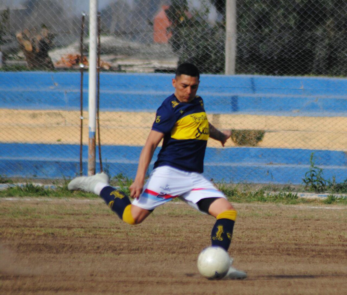 EMPATE QUE SUMA
En el día de ayer Almirante se enfrentó a Unión San Vicente. El partido finalizó con un empate sin goles en el Eulogio Reyna. Almirante tiene que seguir sumando así sale del fondo de la tabla.