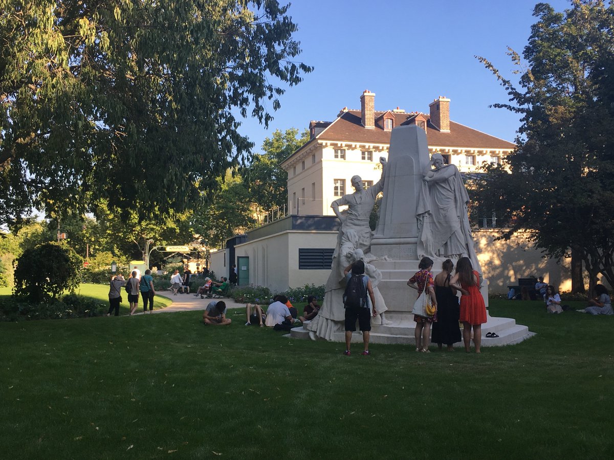 cmoutonduvernet's tweet photo. Aujourd'hui, c'est aussi la ré-ouverture des deux squares de la place Denfert-Rochereau attenant aux pavillons Ledoux : le square Claude-Nicolas Ledoux à l'ouest, le square de l'abbé Migne à l'est https://t.co/NS1G2HifkZ