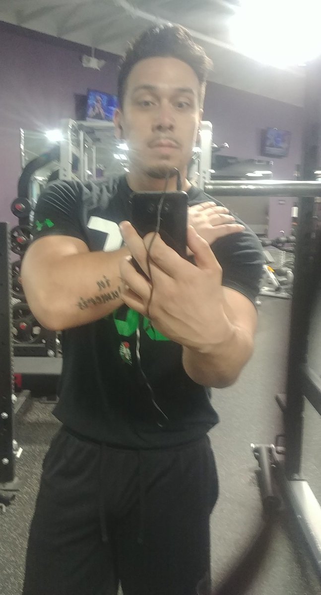 Lonpotts07's tweet photo. Making an honest effort to become a better version of myself 🔥 🔥 💰 💰 #getswole #gymlife #gettinmoney https://t.co/BlJjpcNHas