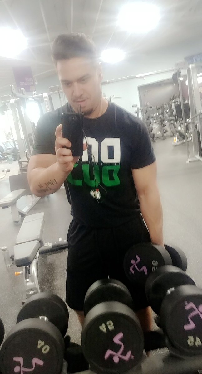 Lonpotts07's tweet photo. Making an honest effort to become a better version of myself 🔥 🔥 💰 💰 #getswole #gymlife #gettinmoney https://t.co/BlJjpcNHas