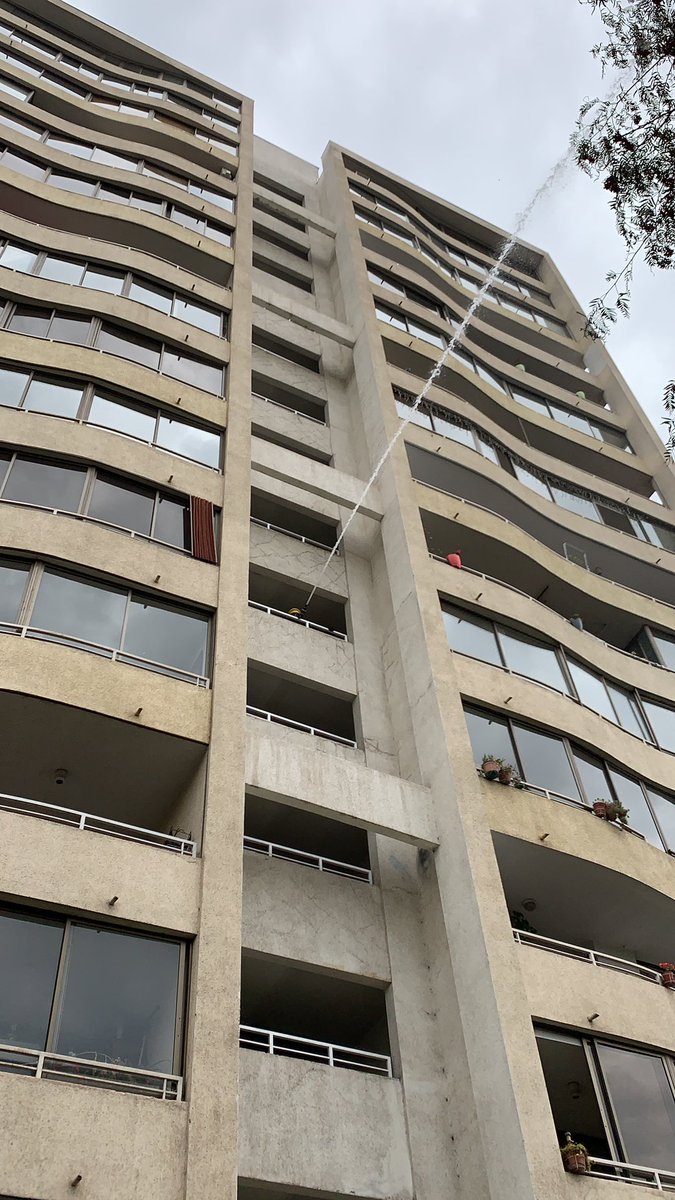 vigesima's tweet photo. CAPACITACIÓN: Hoy la Casa de Apoquindo apoyó el proceso de capacitación en Incendios de Altura de @BombaChile16CBS https://t.co/WqeAj4rBW9