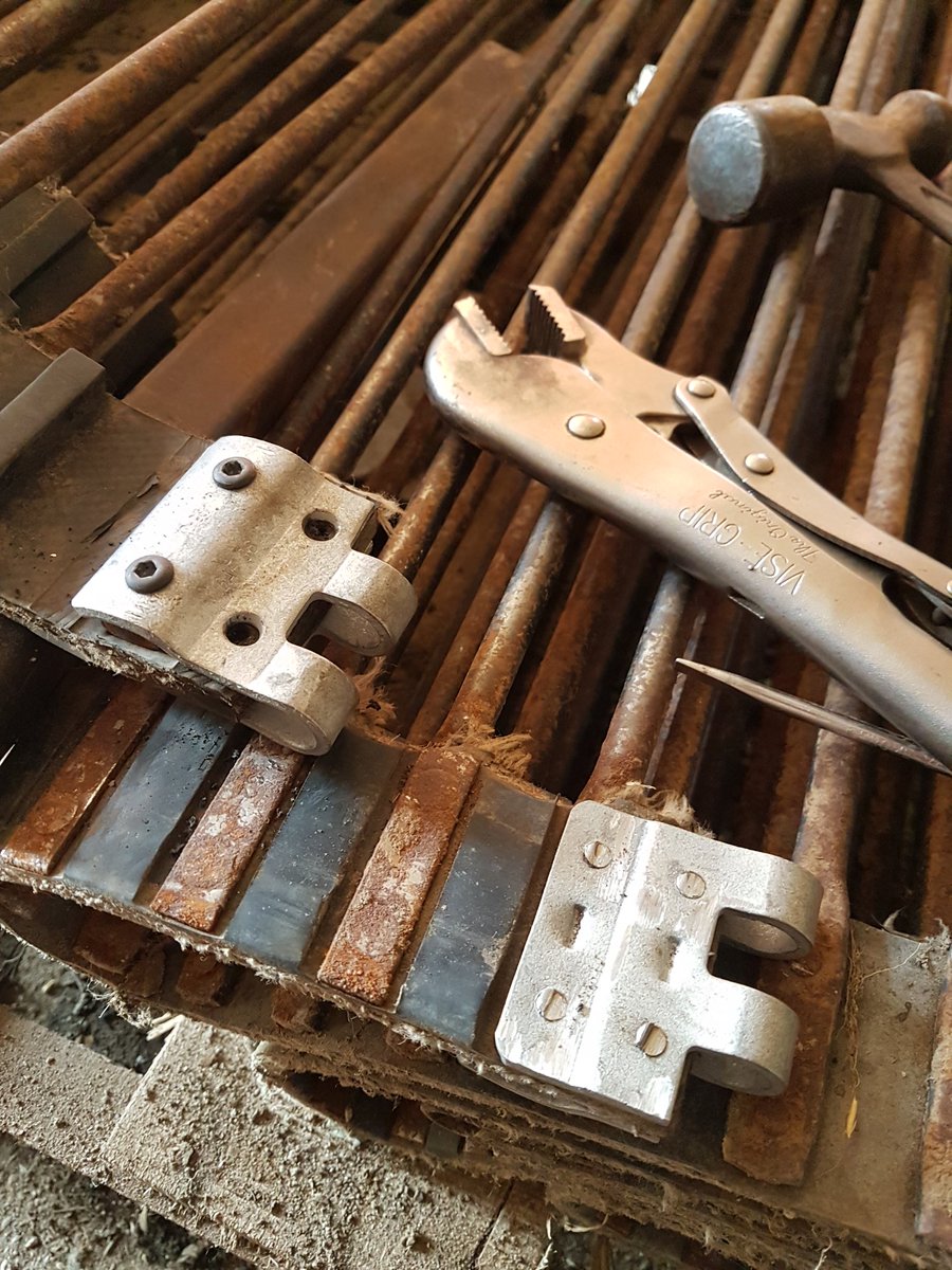 Brushy06's tweet image. One of the many jobs tomato farmers don't look forward to lol 
#newclips