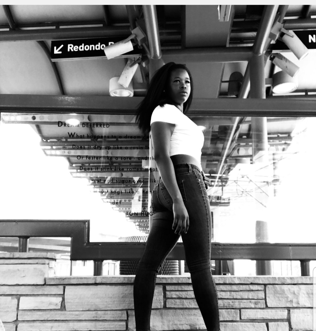 Tennelle333's tweet photo. When your daughter is the model, photographer, and creative director @brianabesty https://t.co/RqK93D4osq