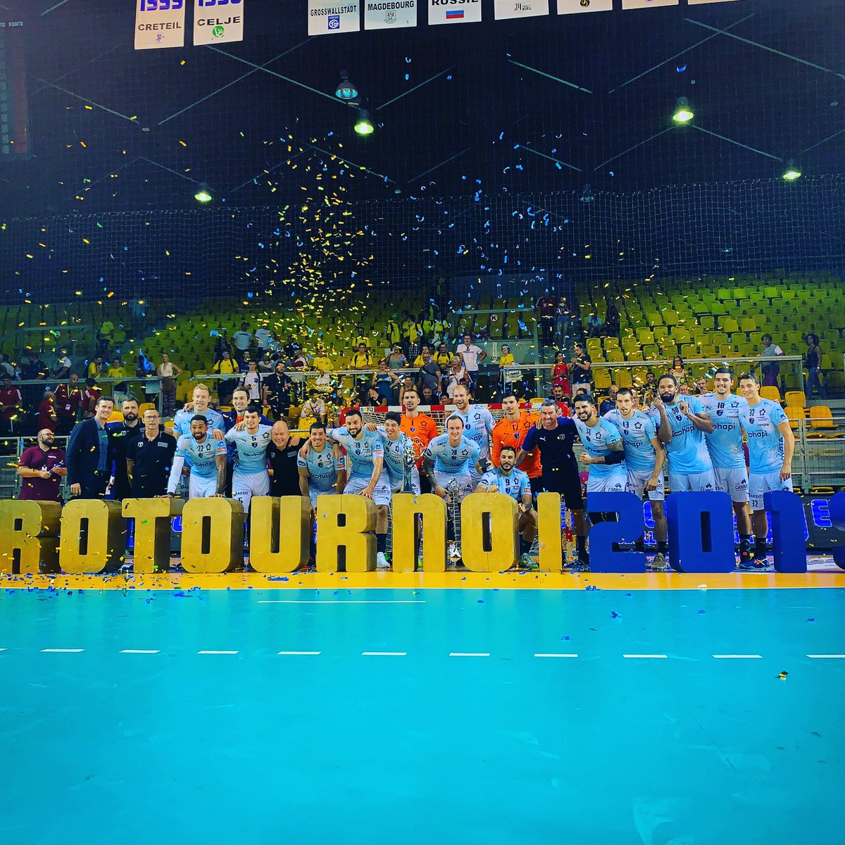 JulienDeljarry's tweet photo. Fin de la préparation sur une belle victoire à l’@EuroTournoi de #Strasbourg! Bravo aux joueurs et bravo à tous les blue Fox qui ont fait le déplacement et nous ont soutenu sans relâche! La saison du @mhbofficiel ⚪️🔵 peut démarrer! #Montpellier #Handball https://t.co/uOatF1bhzh