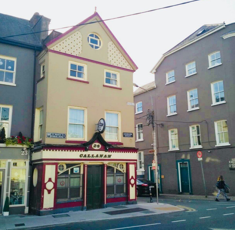 savecorkcity's tweet photo. Simon McKeown from El Diablo Productions will host #CorksCosiestQuiz on Tuesday

Quiz starts at 8pm 

Prizes sponsored by Iago and @rocketmancork 

This fundraiser for #SaveCorkCity is organised by @thequizness 

#LOVEtheLEE not the WALLs https://t.co/4wl3HVSWst