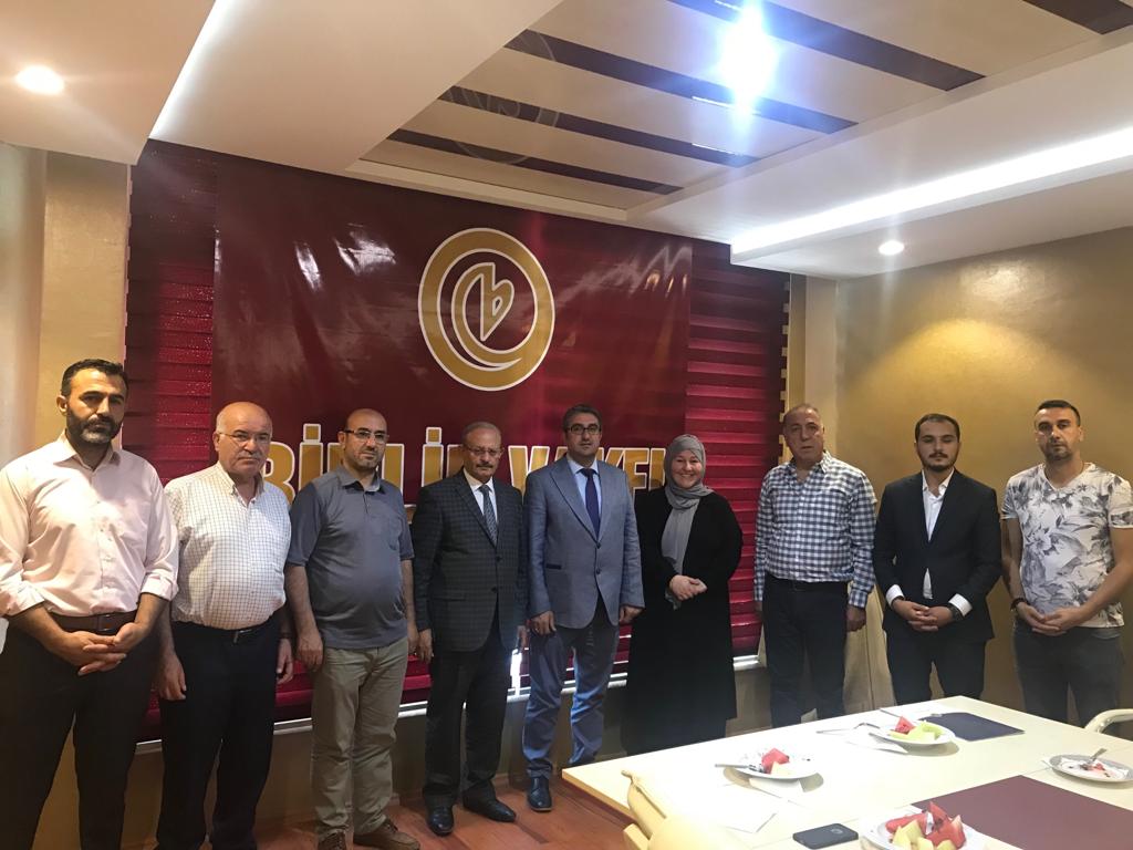 GencBirlik65's tweet photo. Birlik Vakfı Van şube başkanımız Rasim Aslan bayrağı Prof.Dr İsmail Hakkı Ekin Başkanımıza devr etti.Güzel hizmetleri ve gayreti için teşekkür ediyoruz.Bayrağı devralan İsmail Hakkı Ekin Başkanımıza ve tüm Birlik Vakfı Ailemize Hayırlı Olsun Hayırlı Hizmetler Yapmayı Nasip etsin. https://t.co/VcrTWCwiPN