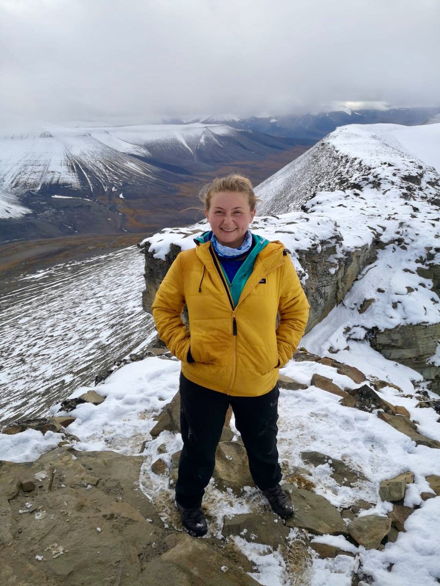 polarseasjen's tweet image. Fab hike up Trollsteinen (The Troll Rock) which overlooks Longyearbyen. My first experience walking on a glacier and along a snowy mountain ridge. One of my favourite days during my PhD so far ❄️