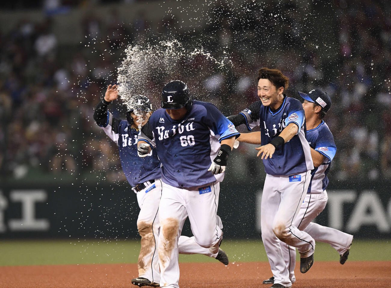 日本ハム中田選手ビジター、ライオンズ源田サードユニフォーム 北海道日本ハムファイターズ - 北海道日本ハムファイターズ 中田