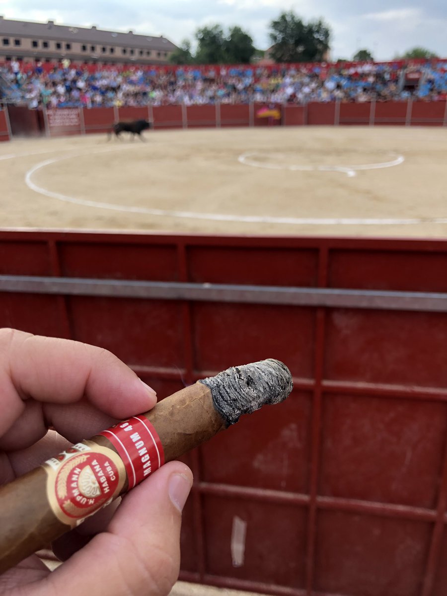 rudypopi's tweet photo. #hupmann #magnum46 una corona gorda de las mejores q se pueden probar (opinión subjetiva) gran tabaco @AngelGM87 @aglezrc65 @ymomblanl @_yoanguerrero @PedroMerino1 @APerezdeGuzman https://t.co/R5G7riFAsB