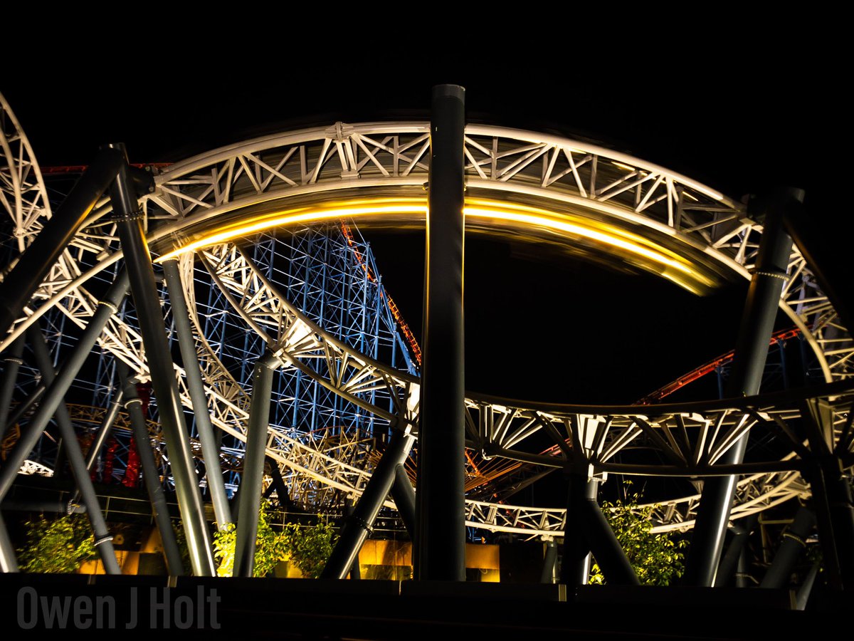 H3lixHexagon's tweet photo. I absolutely adore this coaster!❤️#Blackpoolpleasurebeach #icon #darkenough https://t.co/N7dBD5C6NC