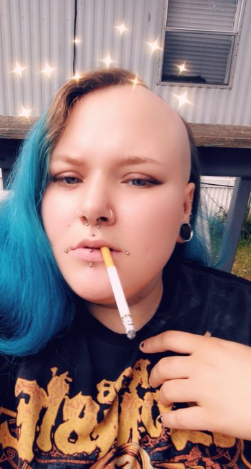 Nothing like a clean shaven sidecut to get over a breakup https://t.co/2ZBeiTmPC1<a href="/tag/gothgf"class="tags"><span>#gothgf</span></a>