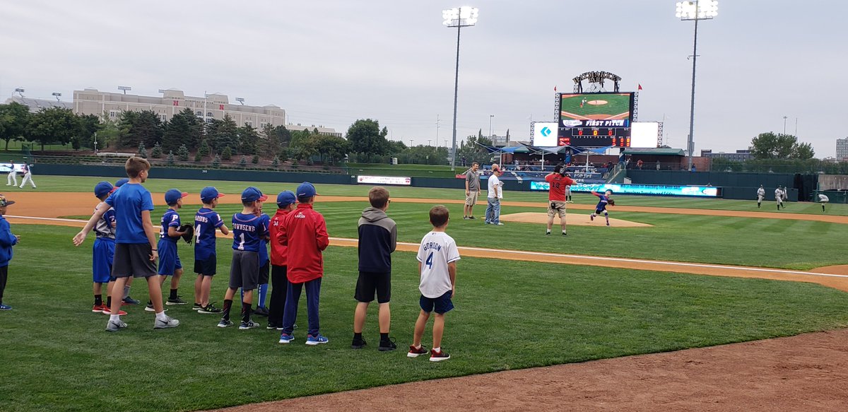 Prodigy12U's tweet photo. Had a fun night at the Saltdogs game watching Derek throw a first pitch! The boys enjoyed getting autographs, running around, playing, and just hanging out. What a great way to kick off the season! 💙⚾️ #GoProdigyLegends10u https://t.co/zatNpRYERW