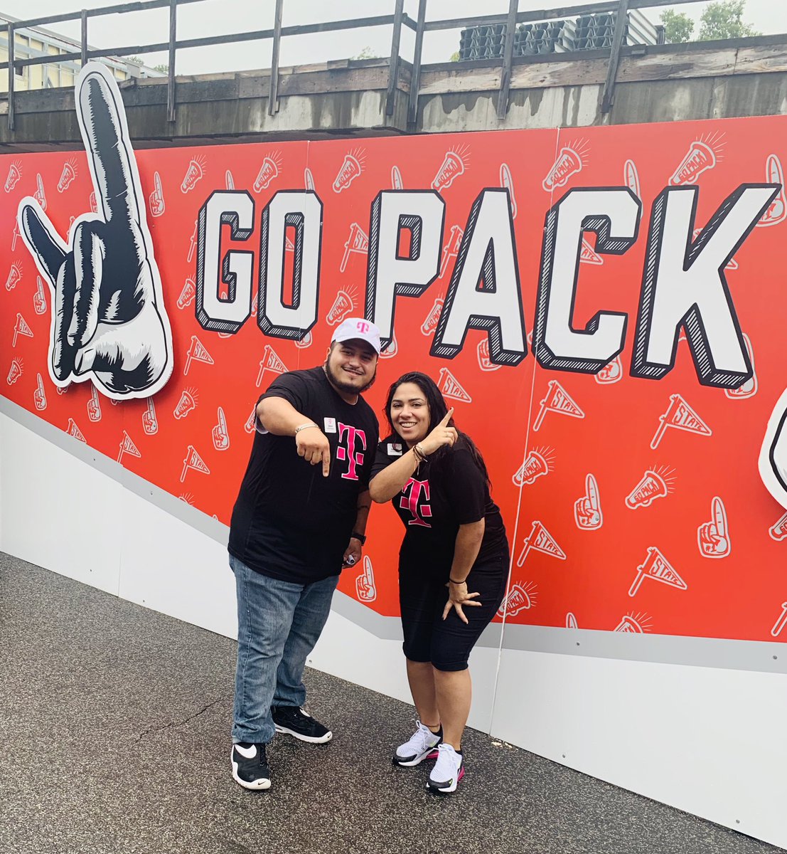 MagentaCowboy's tweet photo. Had a 💥BLAST💥 with our team dancing in the rain 💃🏻☔️🕺🏻 &amp; helping the crowd switch to @TMobile at PACKAPALOOZA yesterday!!! @RKeyser79 @ExpStores @kfsiller @MarcoConde212 @markwirtz7 @AdkinsJovon we had some serious FUN out there!!! 😎 https://t.co/6DoJ6UNBhn