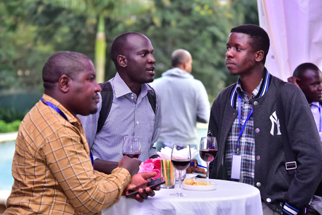 RachealKabs's tweet photo. @PMutambuze discussing BlockChain, Crypto currency and the KUBIT COIN .
Representing https://t.co/5ksUK1FTS1
#blockchain #kubitxexchange #instatrade #buy #KBX https://t.co/3zl4TLiCHd