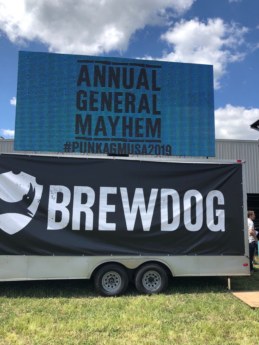 KendallAlmerico's tweet photo. Unbelievable time at #PunkAGMUSA2019 yesterday with @BrewDogJames and the @BrewDogUSA and @BrewDog teams.  8600 #equitypunks, great bands, incomparable beer and wonderful food. https://t.co/Te2yggWU8x