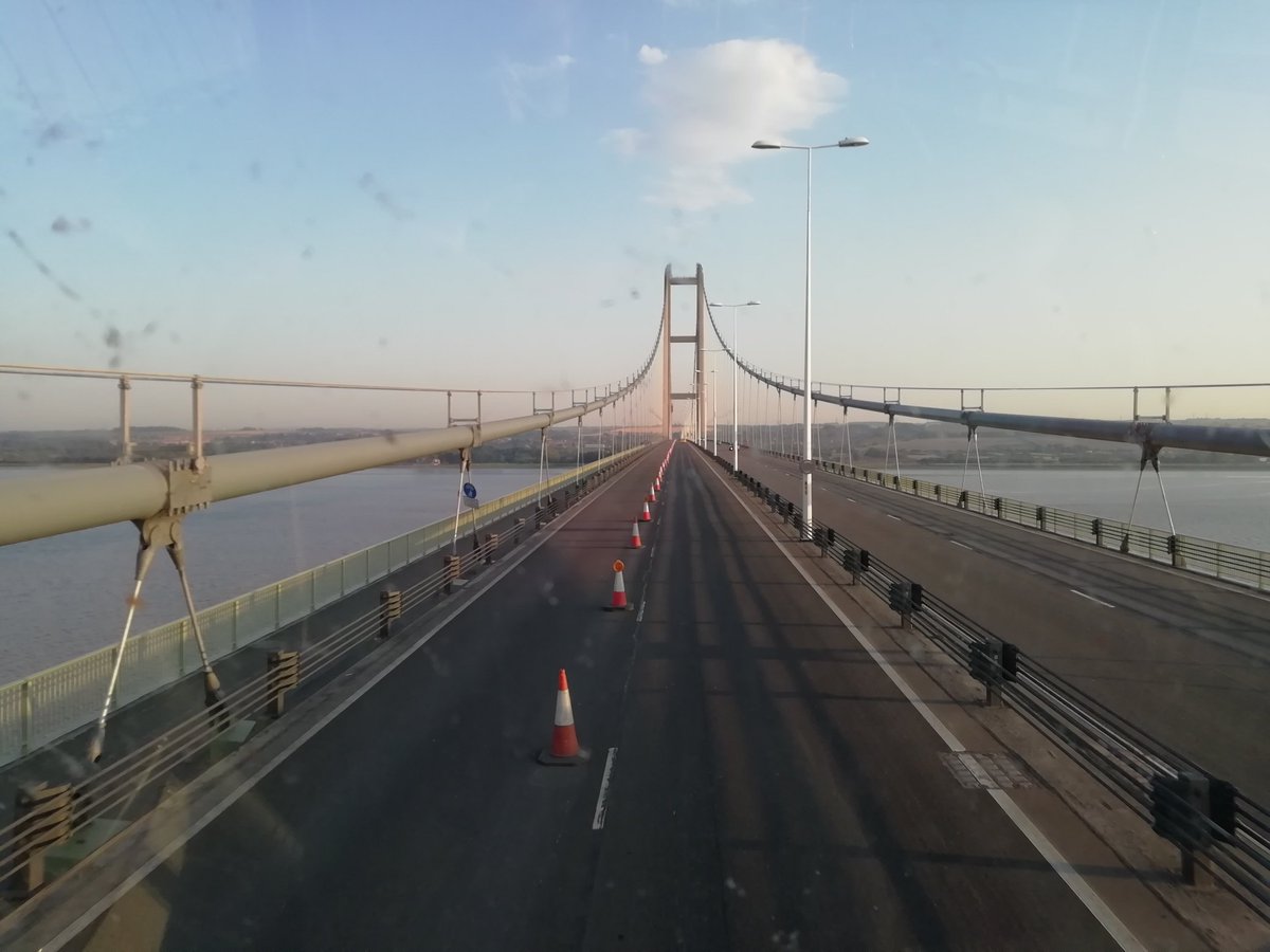 GouldthorpeAlan's tweet photo. Not often we get a treat of an @EYBuses double decker on the #Fastcat350 service but when we do the @HumBridgeNews looks even more marvellous
#viewfromthebuswindow https://t.co/RmtUoq1UBn