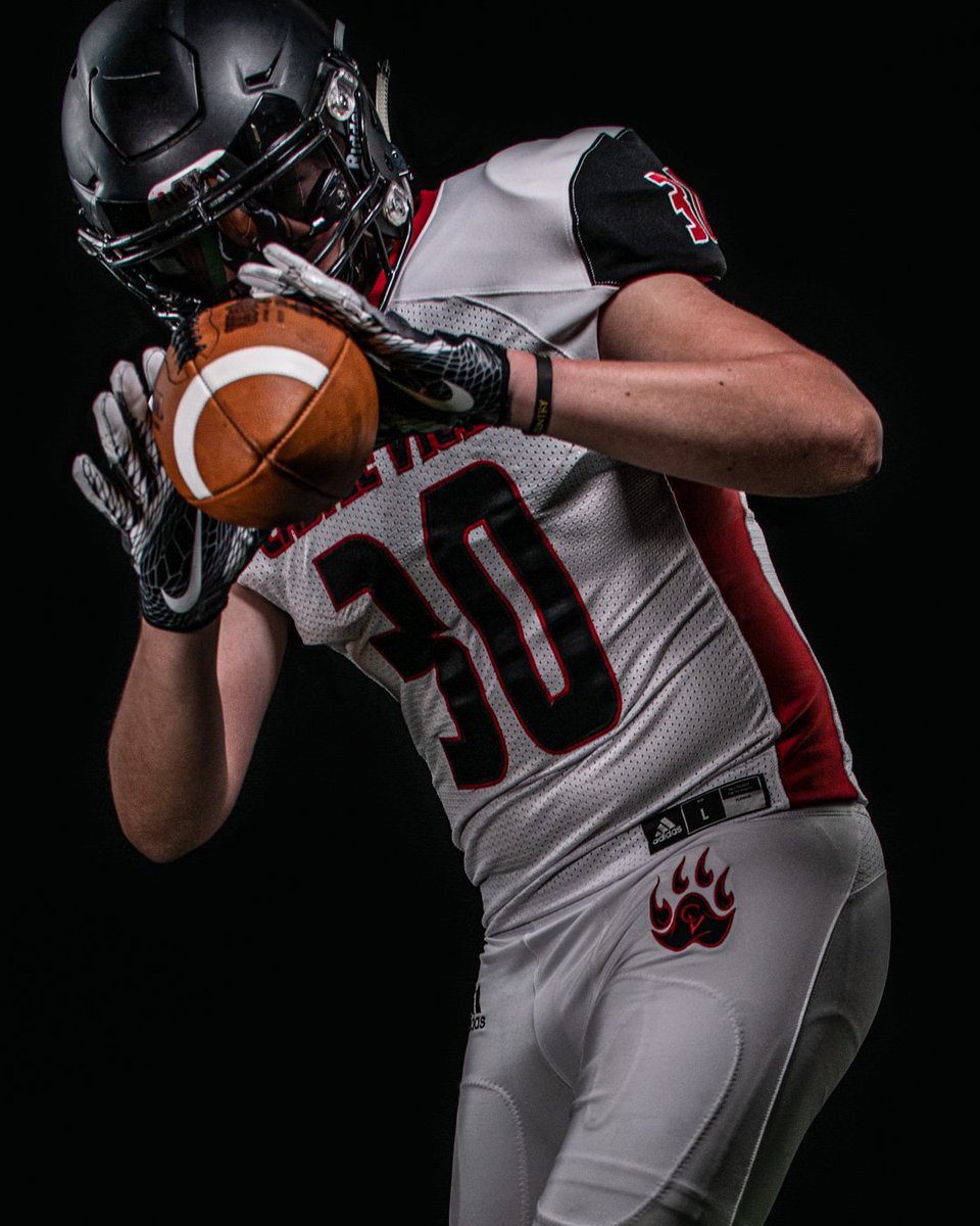 LSPhotography44's tweet photo. Josh’s #2020SeniorSportsSneakPeek  🏈👊
⁣.⁣
⁣.⁣
#dramaticsportsportraits #2020SeniorShoot #CastleRockPhotographer #CastleRockCO #CastleRockColorado #LeannaSlaterPhotography #LSP #Seniors #castleviewhighschool ⁣
@football_castle https://t.co/o52RpWSKxw