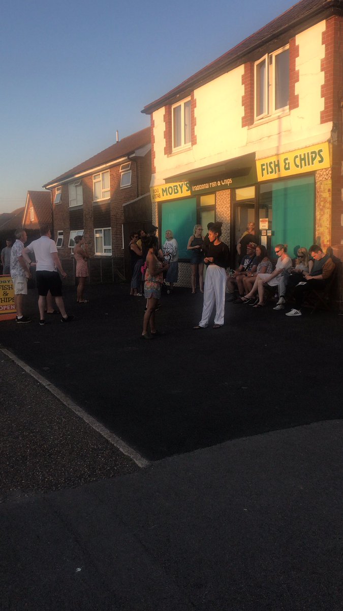 Idoneyermum's tweet photo. People, waiting for #FishAndChips just like the #OldDays #BrackleshamBay #Mobys https://t.co/Jy5ODfjhK0