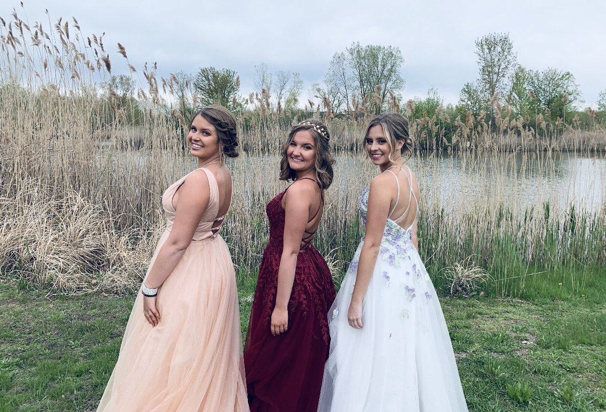 jennaharnett_'s tweet photo. happy bday to my bestie boo!!!!!!!! can’t believe ur finally legal #18 wish i was there to celebrate w u, live it up at state i’ll b visiting soon 😛💗💗💗 love u lots https://t.co/eUBZDohH8K