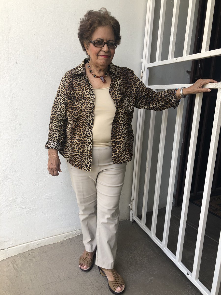 n_bachier's tweet photo. mas flow que este no existe. 89 años señoras y señores 🔥🖤⚡️MY QUEEN 👑 abu 💕 https://t.co/exOALdqd3C