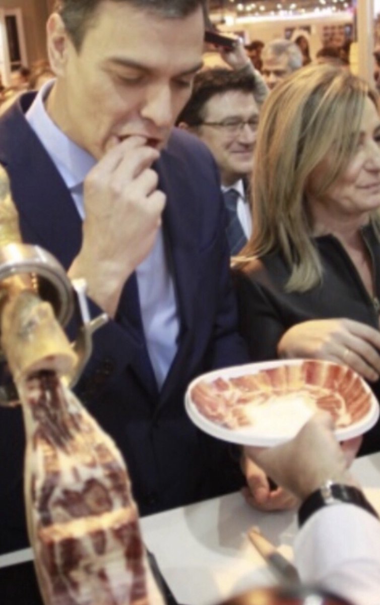 NurNietoLiBCyL's tweet photo. @sanchezcastejon @G7 Que bien! @sanchezcastejon. Recuerda en esa cena que comer carne fomenta la desigualdad, acelera el cambio climático y que el #AmazonasArde debido a vuestros platos. #GoVegAn https://t.co/ZQ5b43srLg