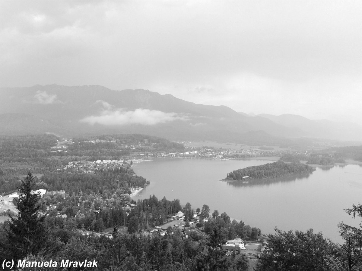ManuelaMravlak's tweet photo. Here we were in the city called Finkenstein on the way, at a café, which probably has the best overview of the beautiful lake Faakersee. This view left me more than amazed ...~ MMyLife #Photos #Finkenstein #LakeFaakersee #Carinthia #Austria 🇦🇹 #Nature @ThePhotoHour @StormHour https://t.co/kFsg9CMkpz