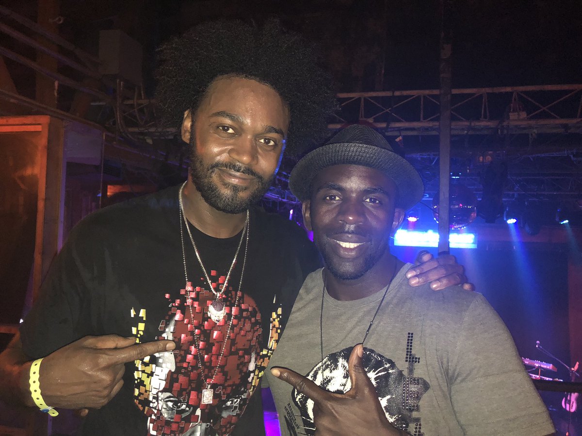 JimmyAkingbola's tweet photo. @CW_Arrow Reunion! Saw my bro @EchoK perform his music for the 1ST time on Friday @theTroubadour He wrote &amp; produced all his tracks. &amp; he smashed it! 👏🏿💪🏿Feeling inspired Echo. Watching you reminded me to continue to Be Me, Be Brave &amp; Be Creative. Keep doing you &amp; Shining Bro! https://t.co/I9797WShR7