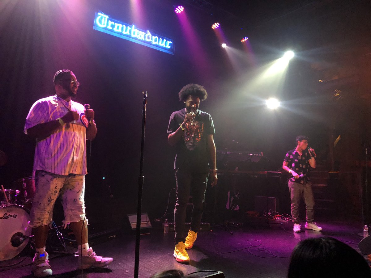 JimmyAkingbola's tweet photo. @CW_Arrow Reunion! Saw my bro @EchoK perform his music for the 1ST time on Friday @theTroubadour He wrote &amp; produced all his tracks. &amp; he smashed it! 👏🏿💪🏿Feeling inspired Echo. Watching you reminded me to continue to Be Me, Be Brave &amp; Be Creative. Keep doing you &amp; Shining Bro! https://t.co/I9797WShR7